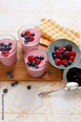 Smoothie with berries acai and vanilla (ph. Marianna Franchi)