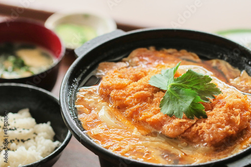 トロトロ卵のカツとじ定食