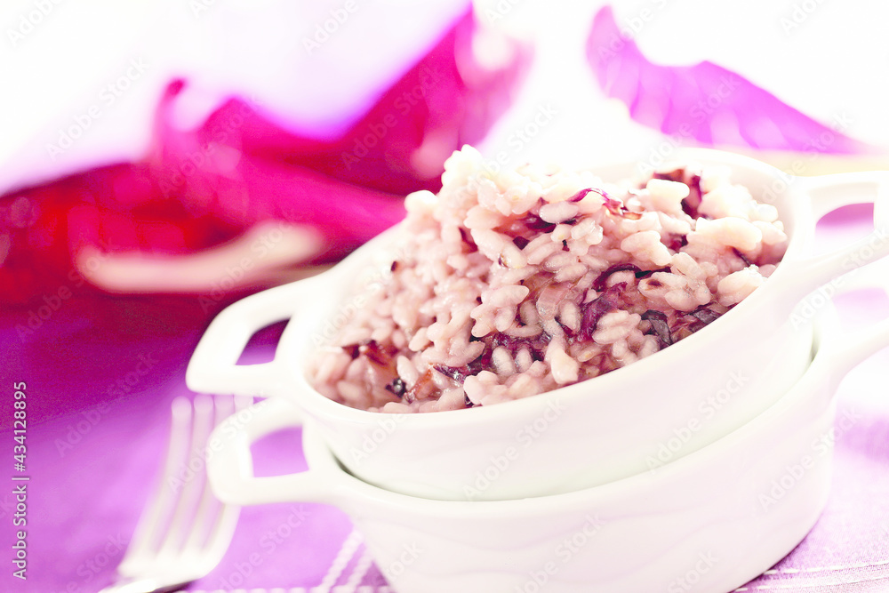Creamy risotto with radicchio salad (ph. Archivio Collection) Creamy risotto with radicchio salad (ph. Archivio Collection)