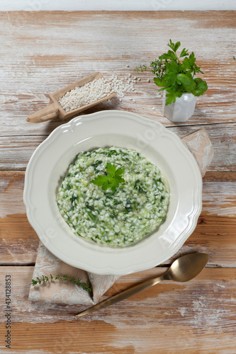 Risotto with fresh cheese spinach and herbs (ph. Archivio Collection)