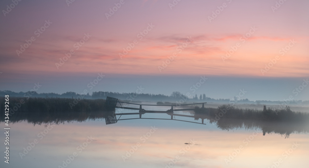 Fototapeta premium Moody sunrise over the lake