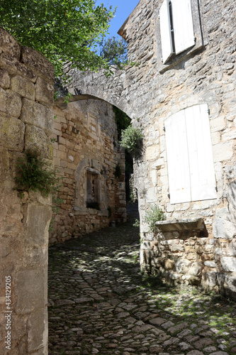 Fototapeta Naklejka Na Ścianę i Meble -  Im alten Dorf Oppède-le-Vieux am Luberon, Provence, Frankreich