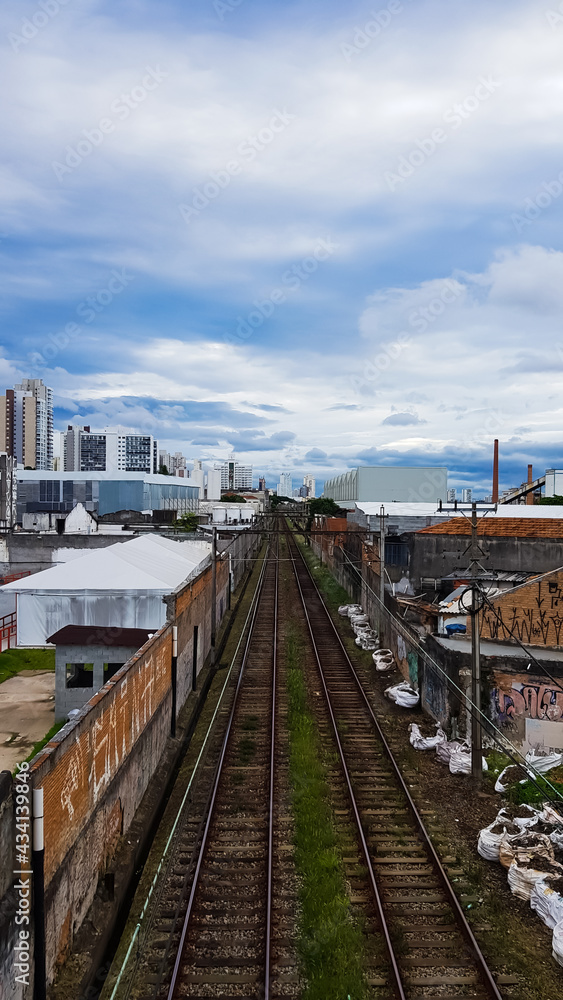Obraz premium train, rails, blue sky, landscape, concept, urban, photography, clouds
