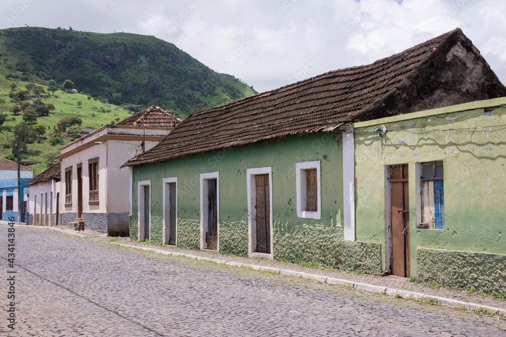 Viviendas en el pueblo de Picos en el interior de la isla de Santiago en Cabo Verde