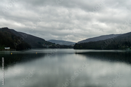 Zalew w Myczkowcach Bieszczady 