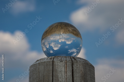 Glass bowl with clouds and grass © Martina Fröhnert