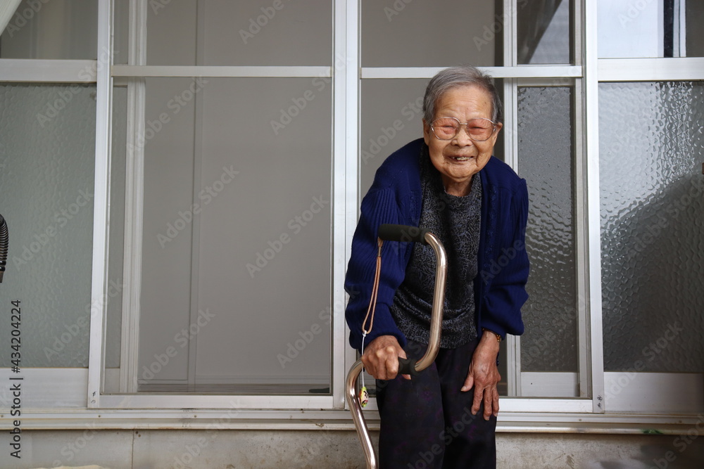 100歳おばあちゃんの笑顔、健康寿命