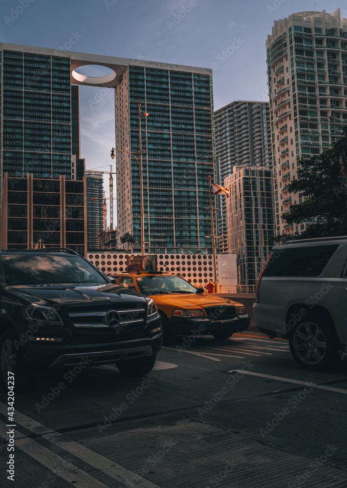 Fototapeta premium downtown city building Brickell miami taxi car traffic 