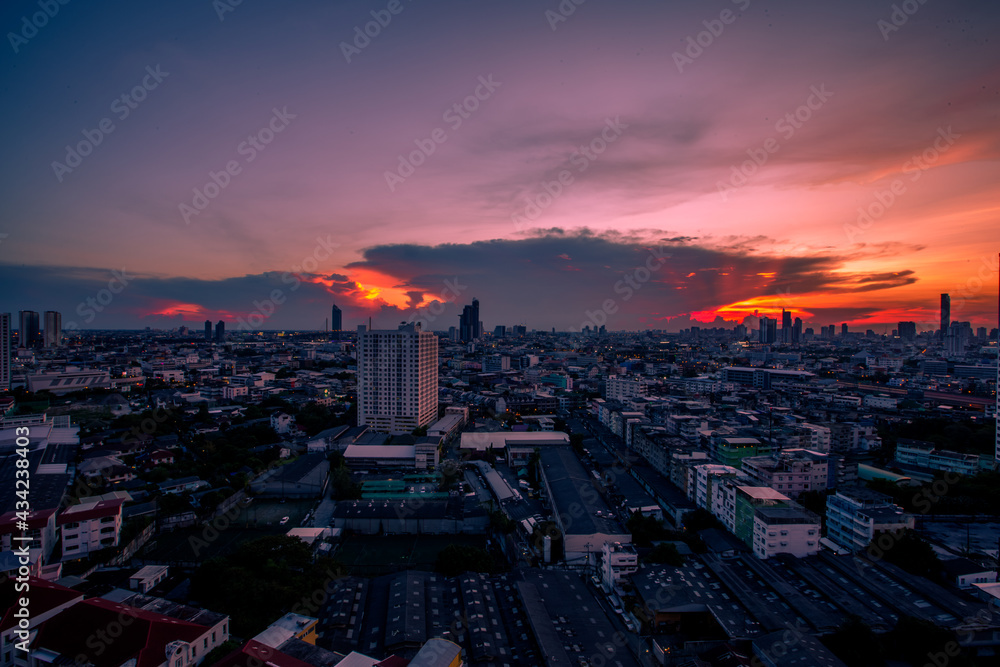 panoramic high-angle evening background of the city view,with natural beauty and blurred sunsets in the evening and the wind blowing all the time,showing the distribution of city center accommodation