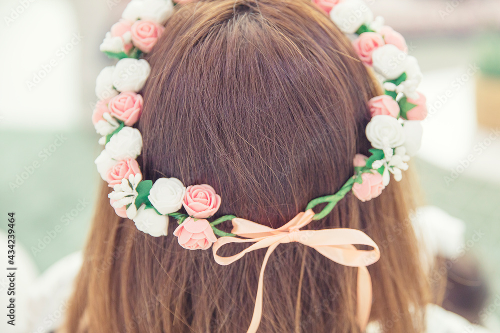 Naklejka premium A bride with a beautiful flower crown on her head. Backshot, long, beautiful hair.