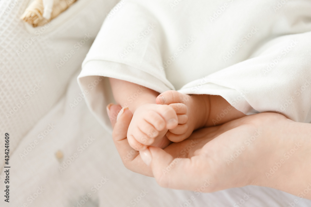 baby feet in bed baby feet in bed