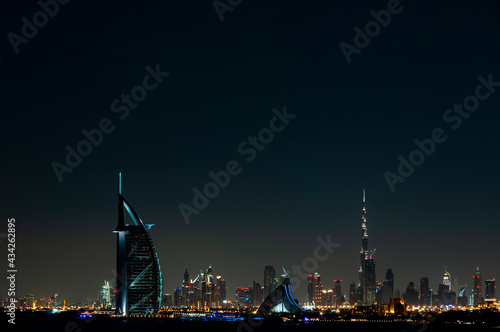 Obraz na płótnie Citiline of dubai at night w salonie