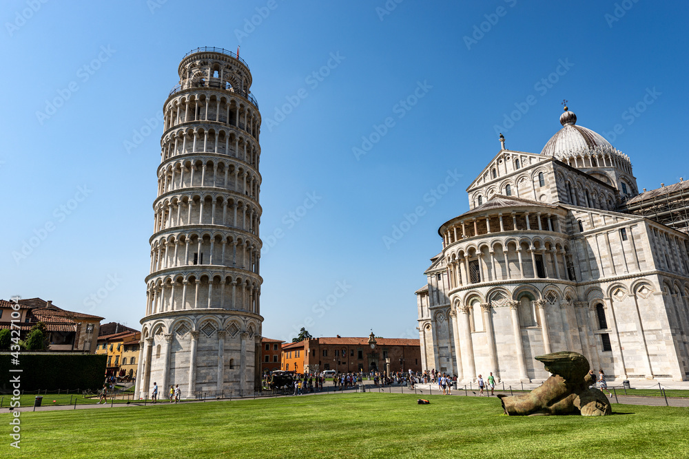 The famous Leaning Tower of Pisa and the Cathedral (Duomo di Santa Maria Assunta), Piazza dei Miracoli (Square of Miracles). Tuscany, Italy, Europe.