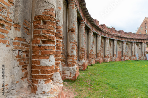 Billede på lærred Ancient ruined palace complex with colonnades