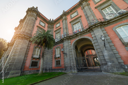 Foto exterior of Royal Palace in Capodimonte park