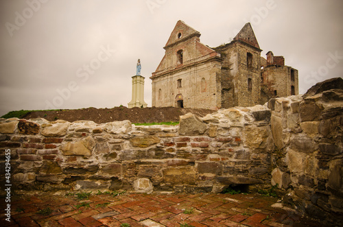 Fototapeta Naklejka Na Ścianę i Meble -  ruins of a monastery in the Bieszczady Mountains