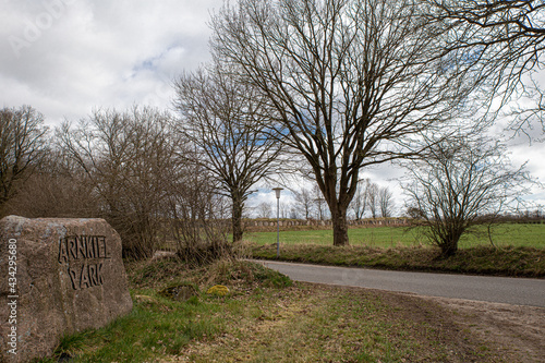 Archäologische Freilichtanlage mit Hünenbett im Arnkielpark  in Munkwolstrup bei Ooversee auf Angeln. photo