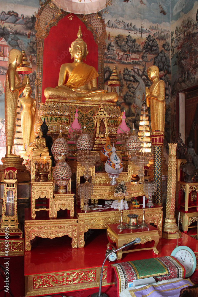 buddhist temple (Wat Chaiyo Wora Wihan) in ang thong (thailand)