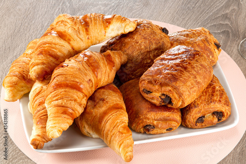croissant & pain chocolat