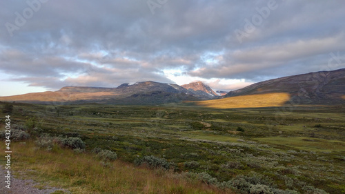 autumn in the mountains dovrefjell nationalpark