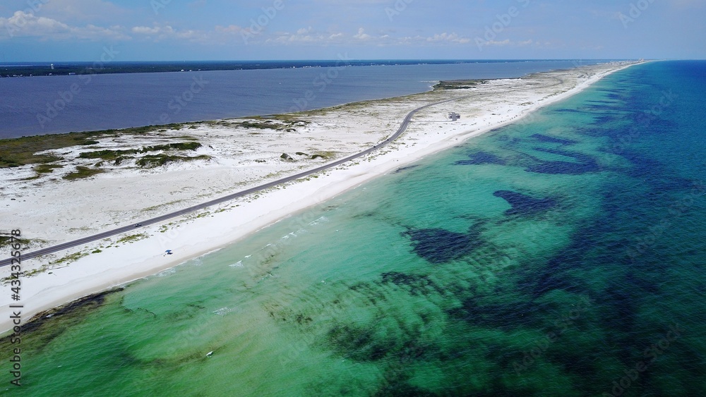 Obraz premium Aerial view of a white sand beach in florida with a road