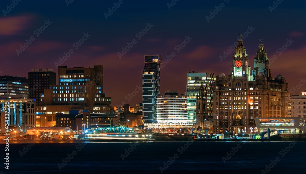 Fototapeta premium Liverpool skyline night