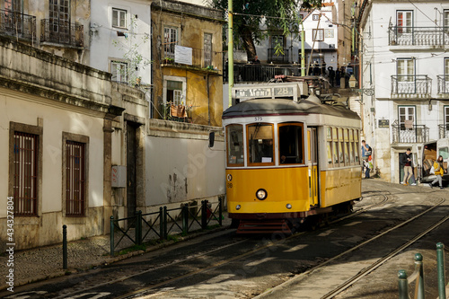 carros eléctricos (Linie carreira 28) Straßenbahn in Lissabon, Portugal 
