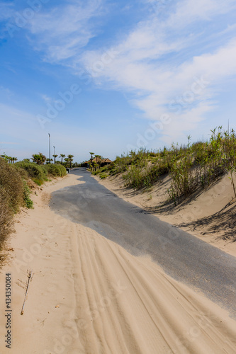 Route au bord des dunes