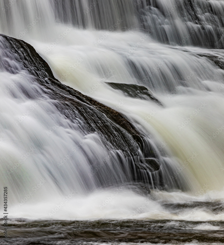 Obraz premium Dramatic cascades of part of Triple falls after heavy rains