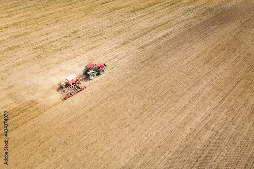 A tractor prepares fields for sowing. Vitl from above © Zayne C.