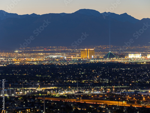 Canvas Print High angle view of the Vegas cityscape from Henderson View Pass