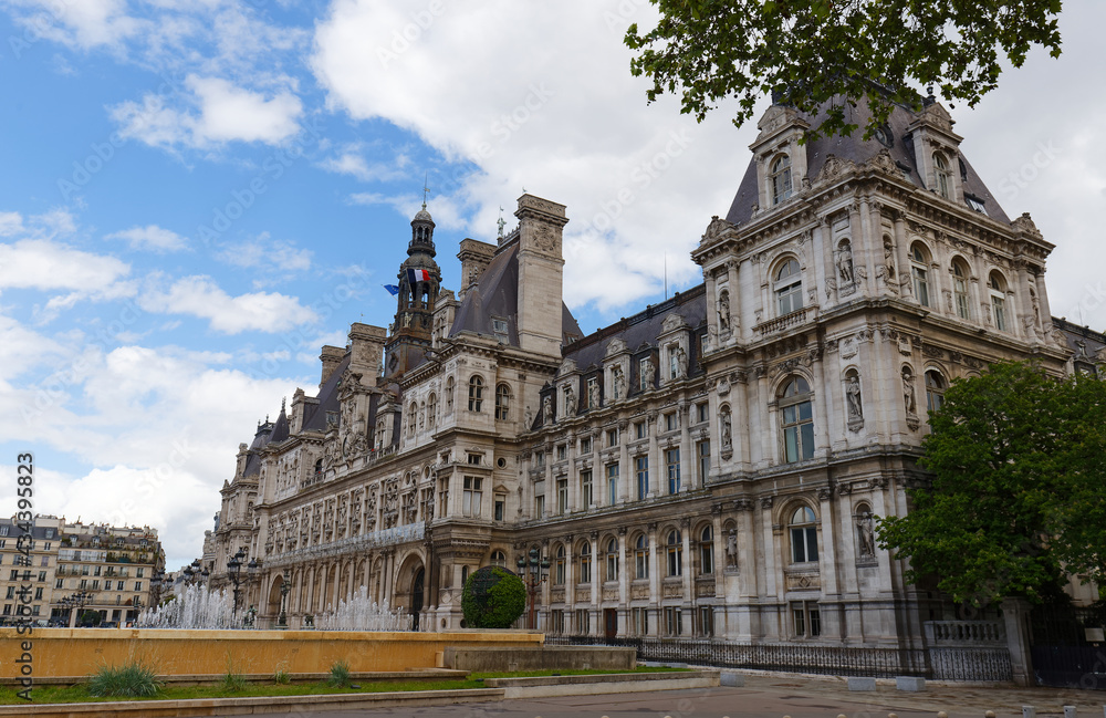The city hall of Paris is the building housing the city's local administration . it was built in 1535 until 1551.