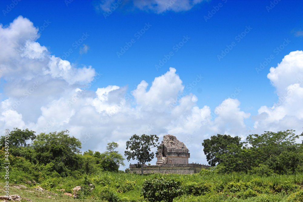 The El Caracol observatory temple at the Mayan city of Chichen Itza, Yucatan, Mexico. Ancient religious mayan ruins in Mexico. Remains of old Indian civilization.