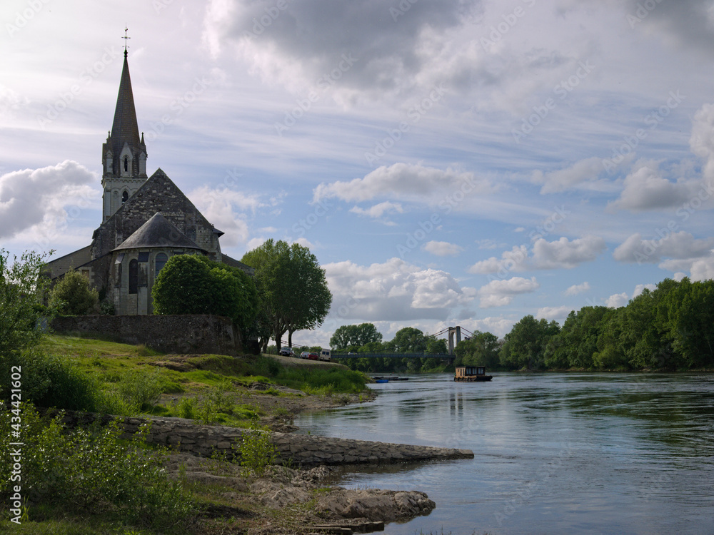 Église en bord de Loire 