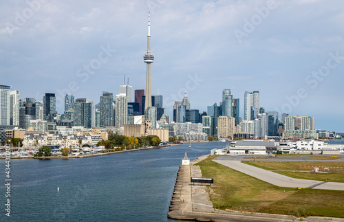 Canvas Print A view of the downtown Toronto skyline while landing at Billy Bishop Airport