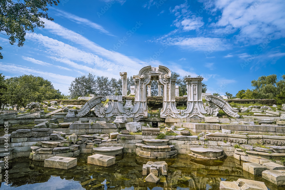 Obraz premium Beautiful Chinese Summer Palace scenery