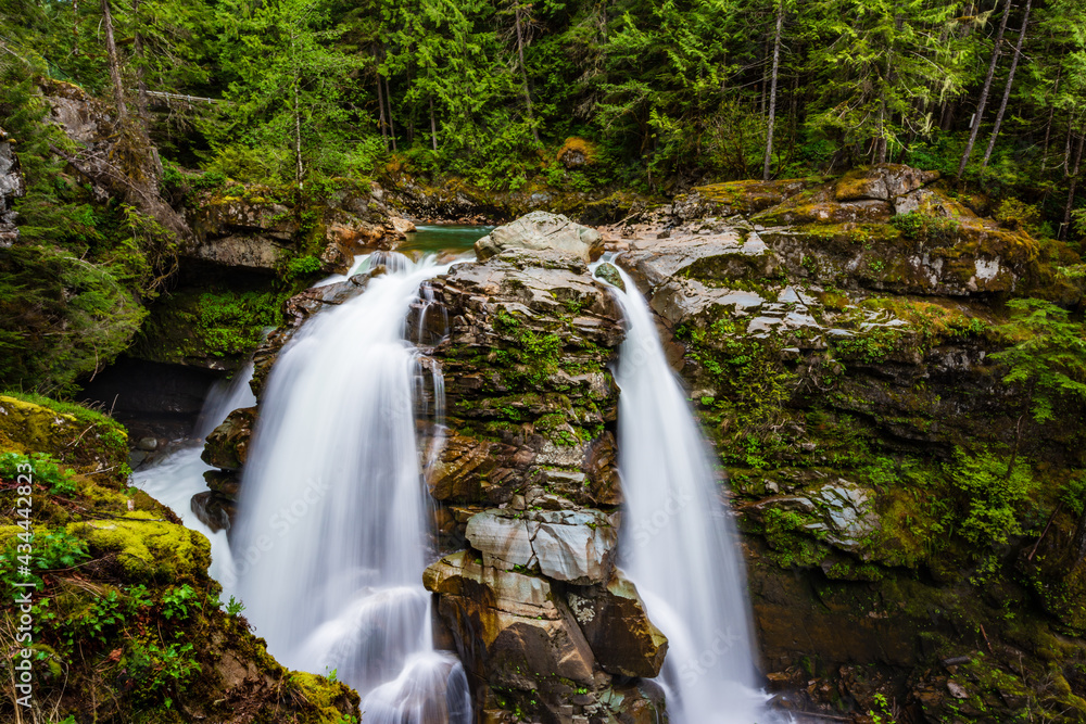 Nooksack Falls flowing over the cliffs of moss covered rock.