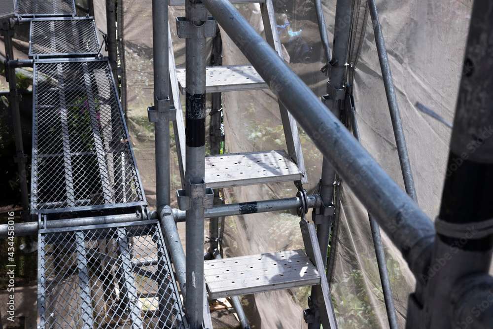 Image of steel scaffolding at a construction site