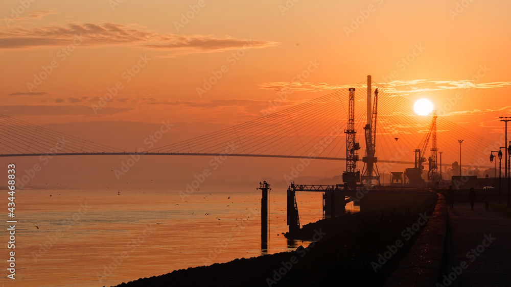 Port d'Honfleur et pont de Normandie au lever du soleil