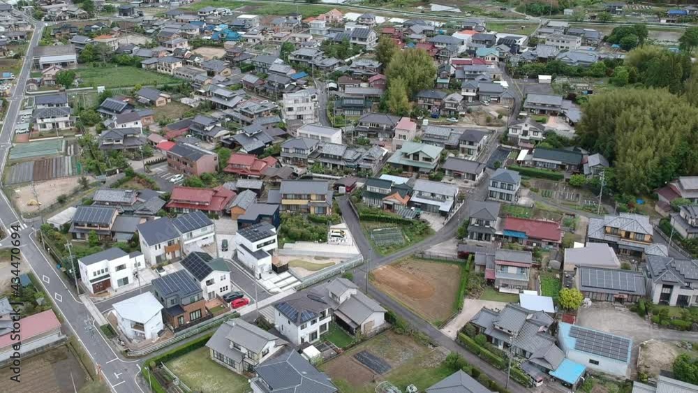 ドローンで空撮した愛知県長久手市の農家の住宅地の風景 ドローンで空撮した愛知県長久手市の農家の住宅地の風景
