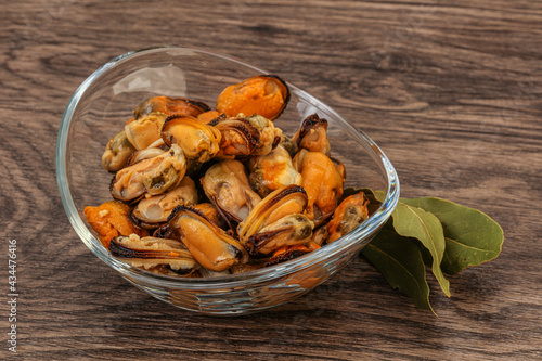 Pickled mussels in the bowl