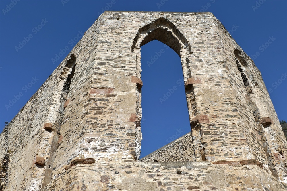 Detail der Klosterruine Stuben in Bremm an der Mosel
