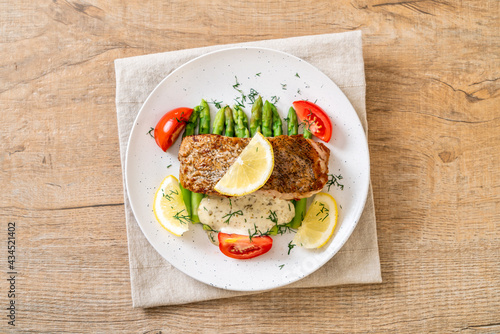 Photos grilled snapper fish steak