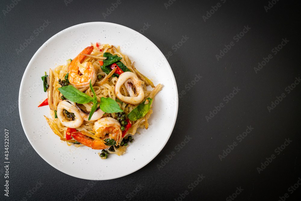 stir fried spicy noodles with sea food stir fried spicy noodles with sea food