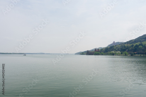 Fototapeta Naklejka Na Ścianę i Meble -  Scenery of the East Lake in Wuhan, China