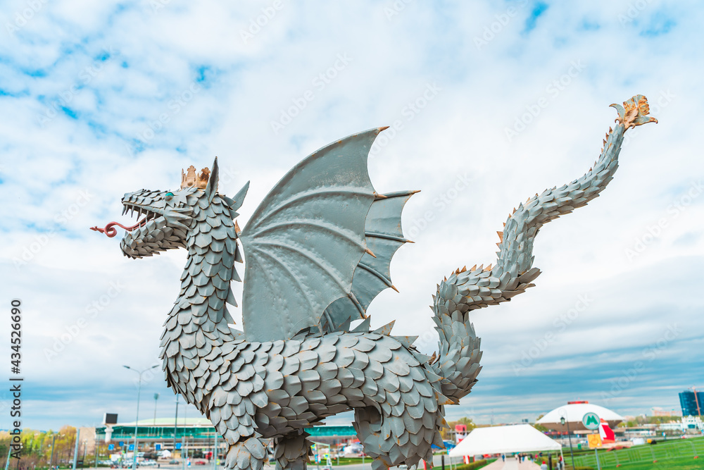 Fototapeta premium Dragon sculpture on the background of a mosque in Kazan, Russia