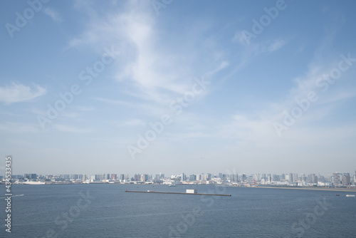 東京湾のビル群 © 郁男 中山