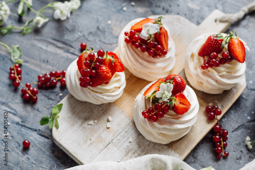 Dessert meringue with berries