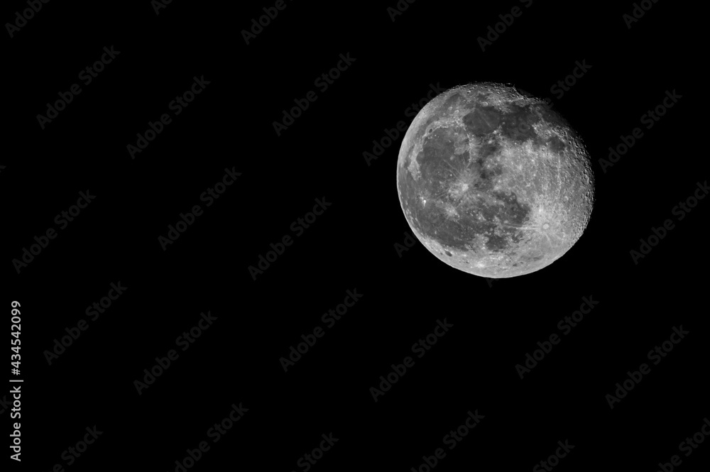 Obraz premium full length moon on black background