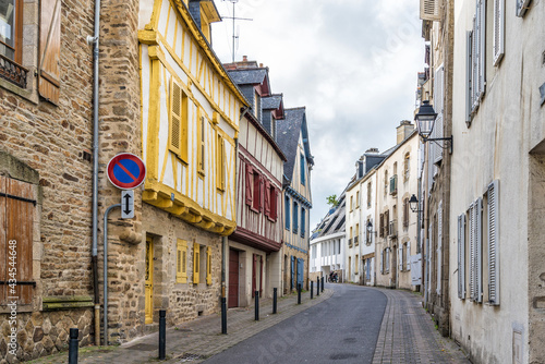 Fototapeta Naklejka Na Ścianę i Meble -  Historical street of small city Vannes, France